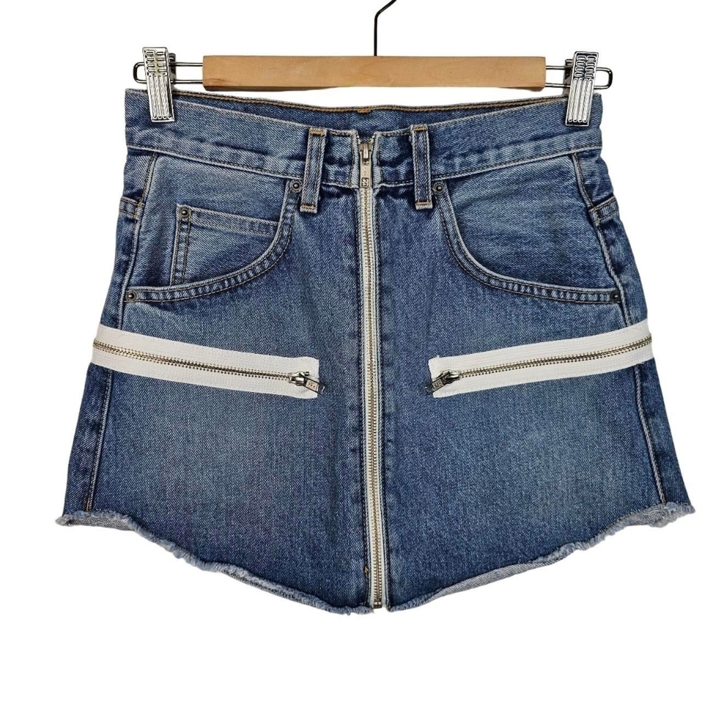 Carmar Dallas Beatrice zip front denim mini skirt sz 26